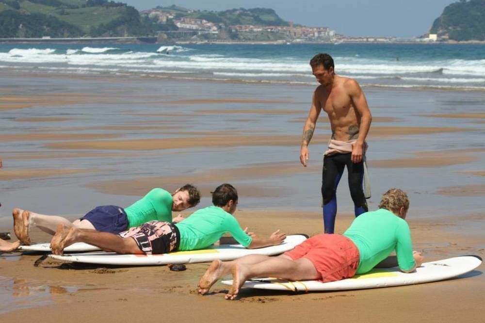 Zarautz Beachside Surf Camp Экстерьер фото