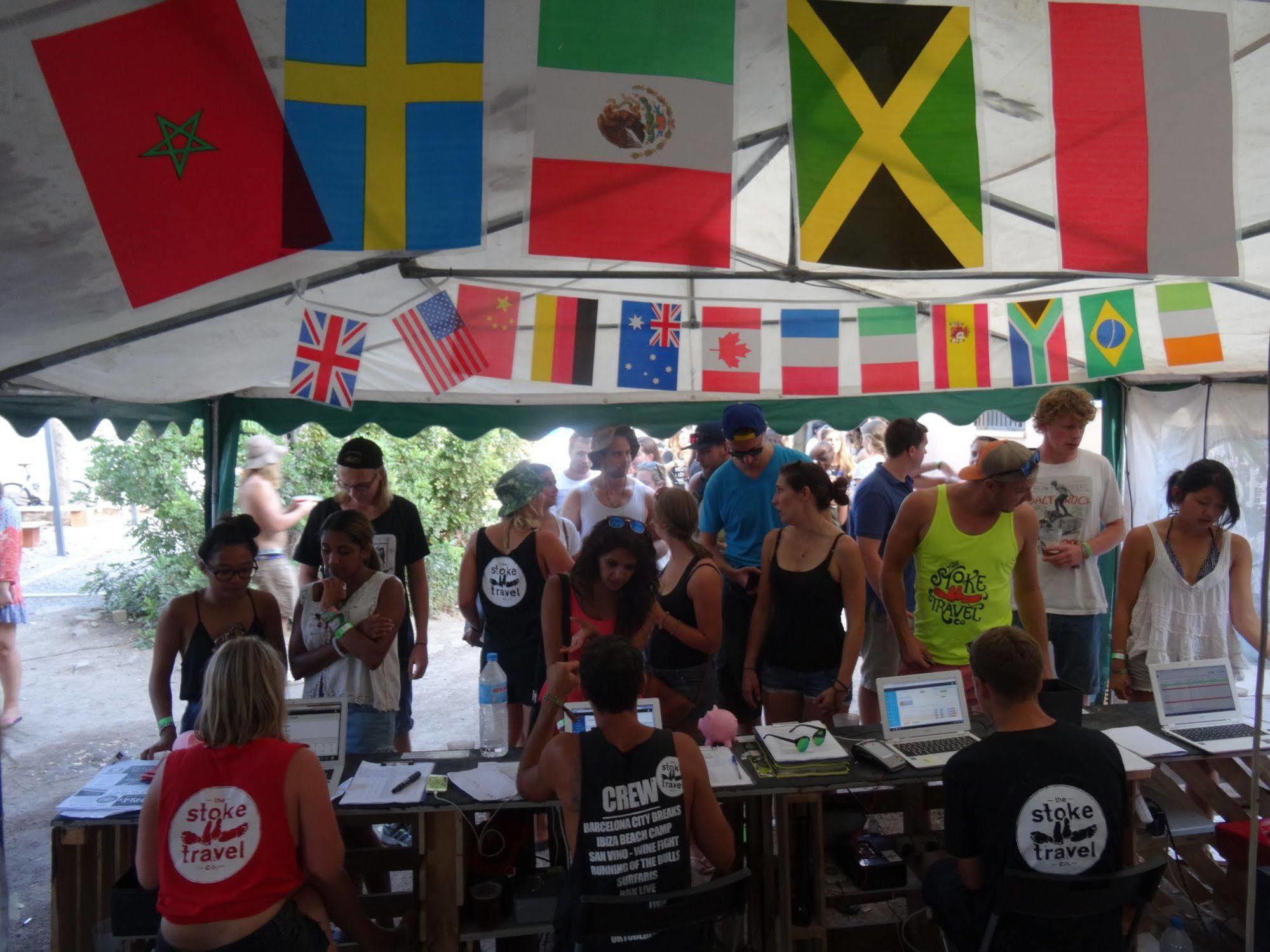 Zarautz Beachside Surf Camp Экстерьер фото